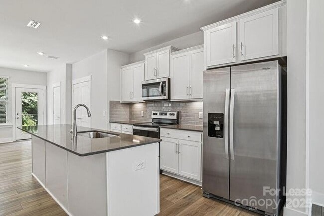 Foto del edificio - 4375 Raleigh St