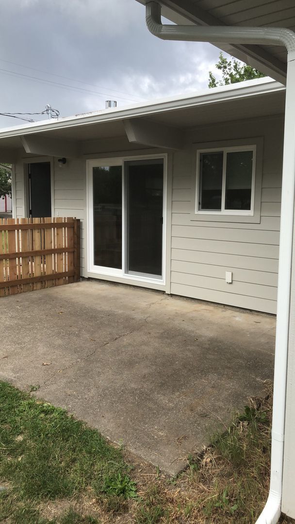Foto del edificio - Updated 2 Bedroom 1 bath duplex in NW Corv...