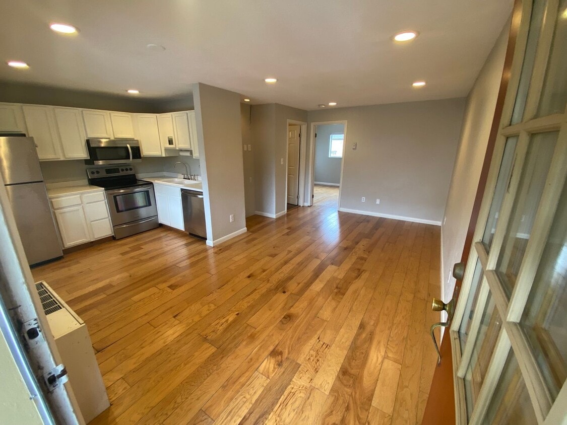 Primary Photo - 1 Bedroom Apartment with Mountain View