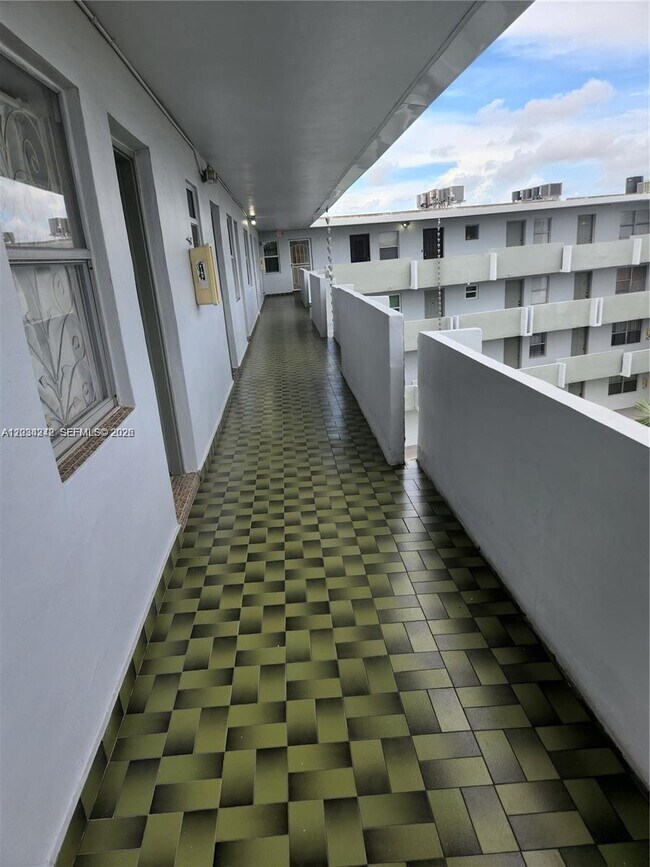 Foto del edificio - 1351 NE 191st St