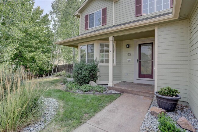 Building Photo - Gorgeous 4 bedroom/3.5 bathroom in Erie!
