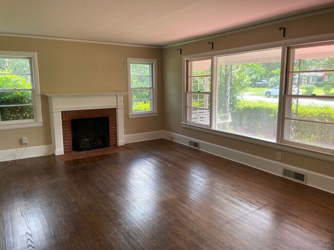Building Photo - 510 Thomas Ave