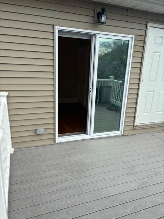 Foto del edificio - 121 Ledge St