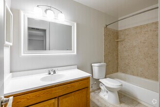 2BD, 1BA - 865SF - Bathroom - Brookdale Apartments