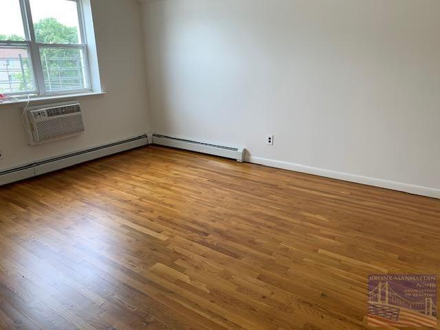 Building Photo - 1305 Balcom Ave