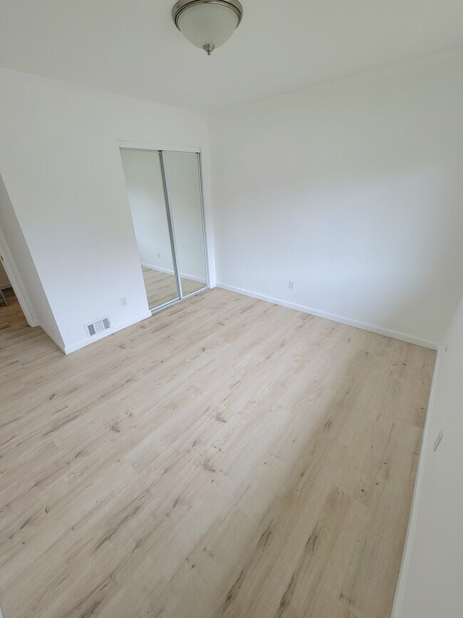 Building Photo - 1700 Fremont Ct