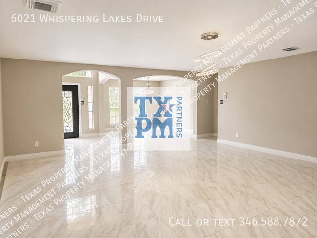 Foto del edificio - 6021 Whispering Lakes Dr