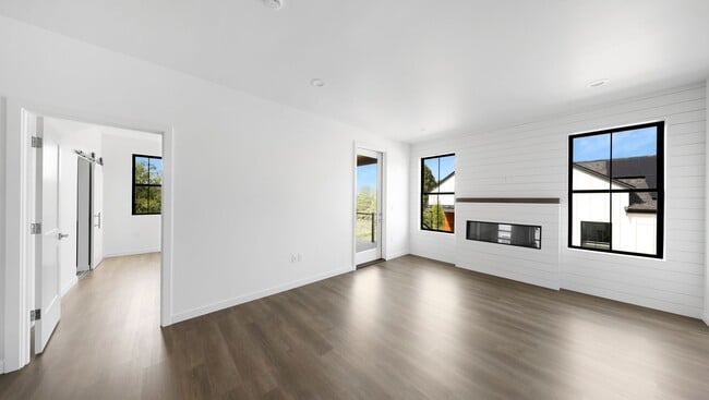Building Photo - New Construction - 2 Bed 3 Bath - High-Eff...