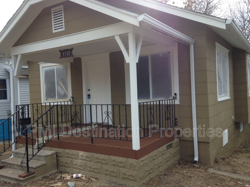 Primary Photo - 1117 W White Oak St