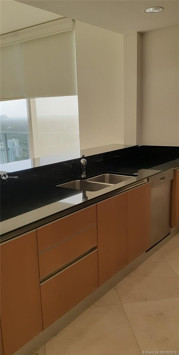 Building Photo - 1050 Brickell Ave