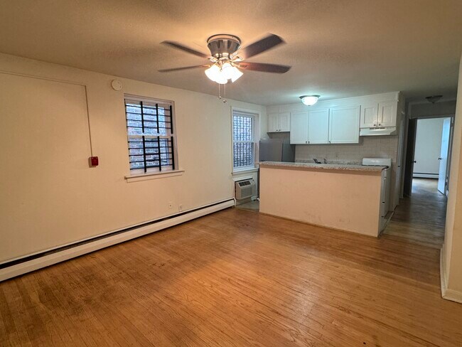 Building Photo - 420 S 15th St