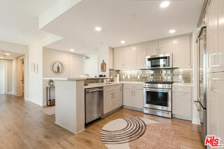 Building Photo - 6030 S Seabluff Dr