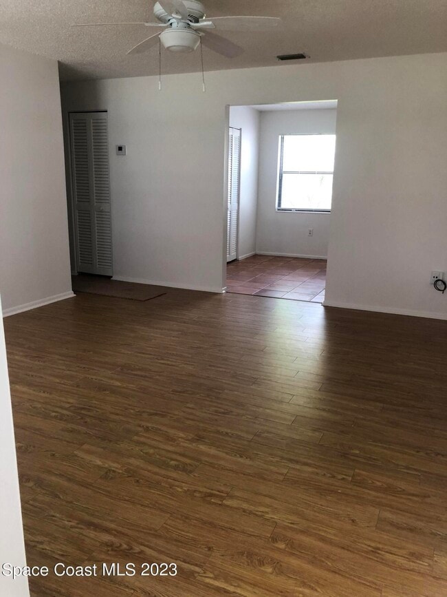 Building Photo - 2046 Sea Ave