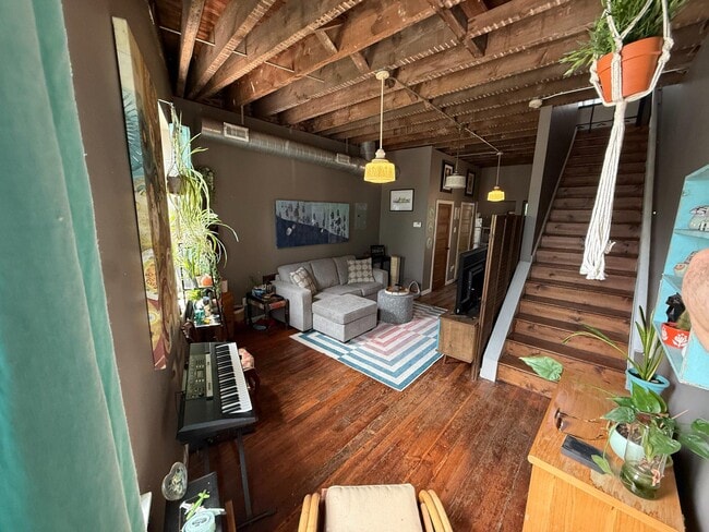 Building Photo - 209 W Girard Ave