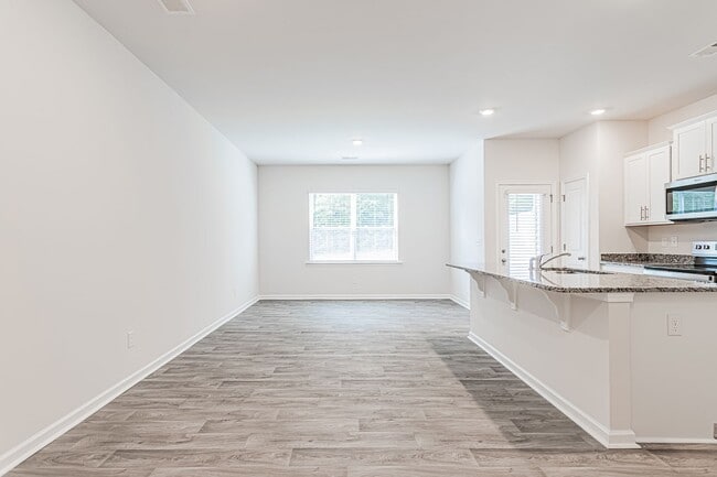 Building Photo - Price Improvement! Townhome in Greer! Conv...
