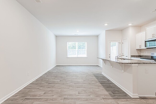 Foto del edificio - Price Improvement! Townhome in Greer! Conv...