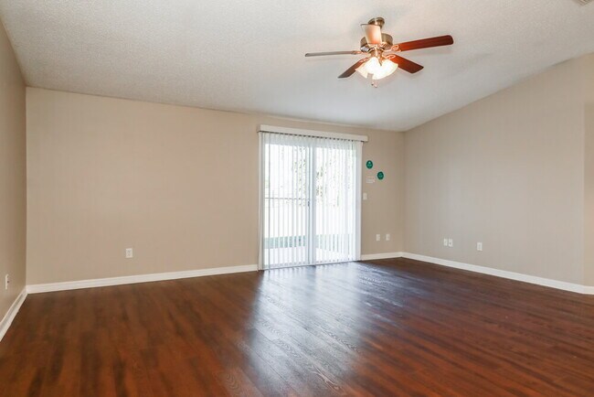 Foto del edificio - 8060 Creedmoor Dr