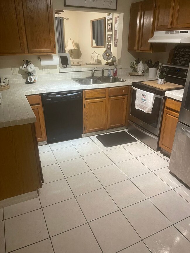 Building Photo - 3 bedroom 2 bath condo at Tuscany Place in...