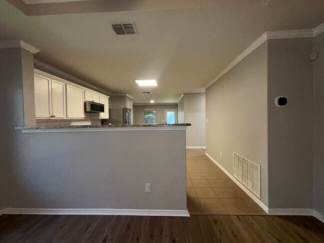 Building Photo - Silver Oaks