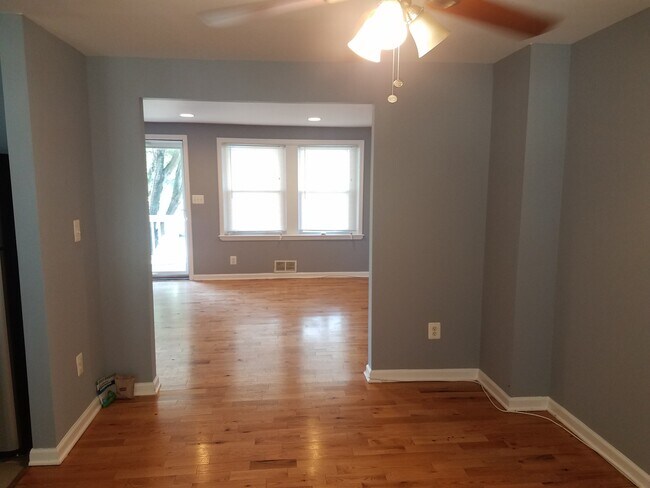 Foto del edificio - Charming 3 Bedroom/1 Bathroom Townhome in ...
