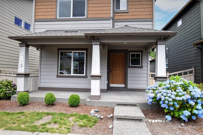 Foto del edificio - 8724 Stockholm Ln NE