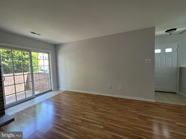 Building Photo - 614A Palmer Ln