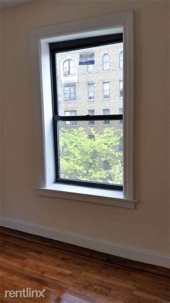Building Photo - 35 Saint Nicholas Ter
