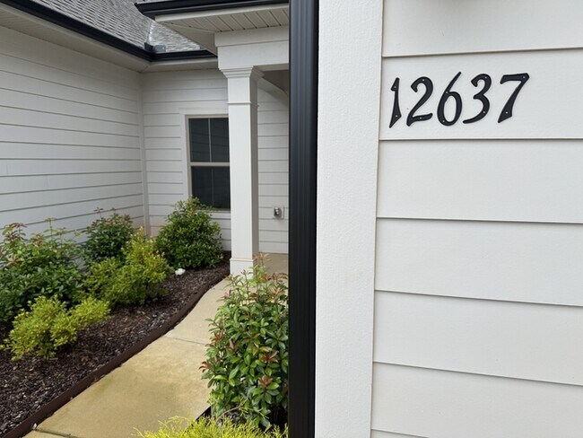 Building Photo - 12637 Whitcomb Cir