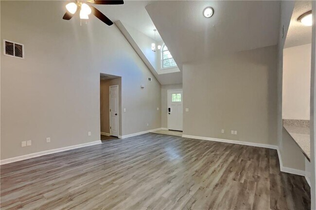 Foto del edificio - 8435 Sapphire Ln