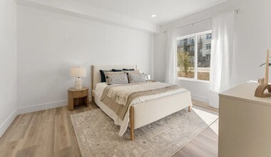 Building Photo - 302 S Divario Cyn Dr