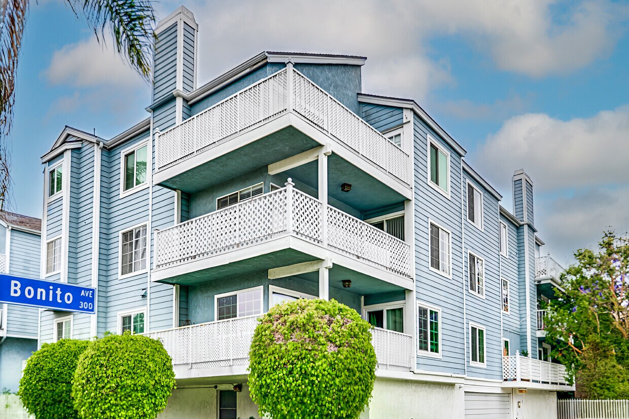 Foto principal - 955 E 3rd St