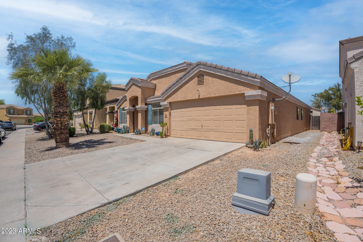 8328 W Forest Grove Ave, Tolleson, AZ 85353 House for Rent in Tolleson, AZ