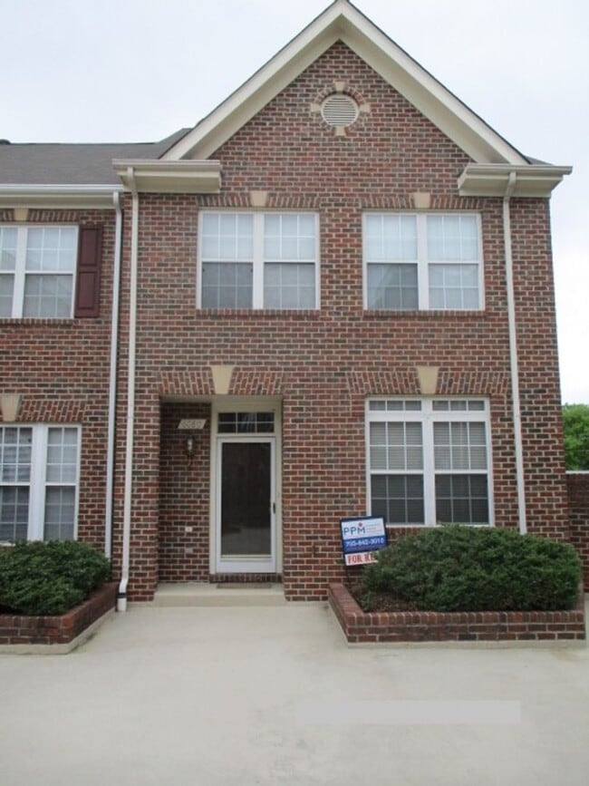 Beautiful 3 Bed 2.5 Bath End-Unit Brick To... - Beautiful 3 Bed 2.5 Bath End-Unit Brick To... House