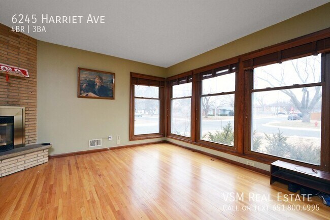 Building Photo - Available June 1st 2023| 4 Bed 3 Bath Sing...