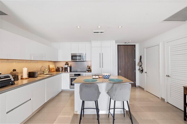 Foto del edificio - 88 SW 7th St