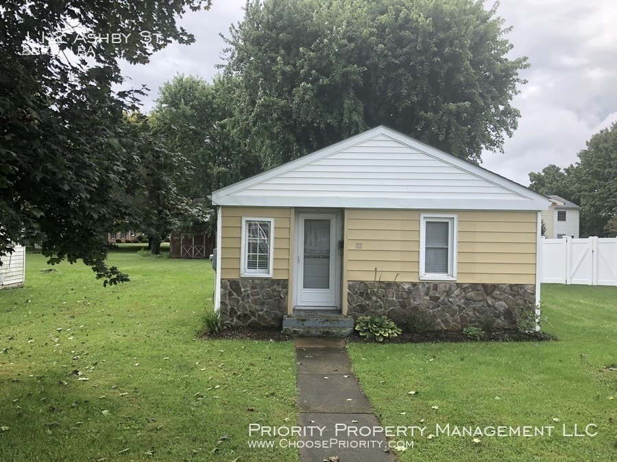 Cozy 2BR 1BA Single Family Home, Bridgewater House Rental in