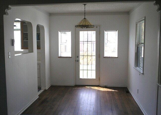 dining area - 1439 S Crescent Heights Blvd