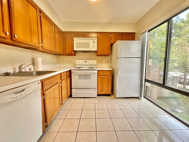 Cocina comedor - 3024 Gentain Ct NE