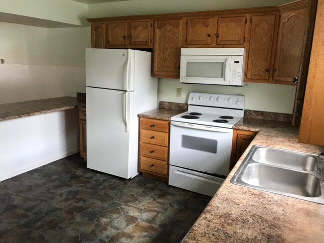 Building Photo - 9 - 13 E Verity St.