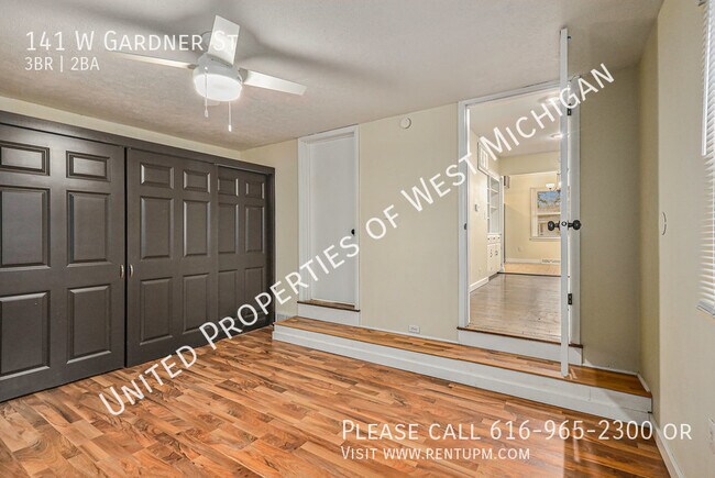 Building Photo - Available Now | 3 Bed 2 Bath Single Family...