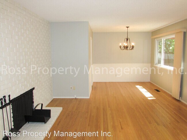 Building Photo - 3 br, 2 bath House - 625 Via Del Sol
