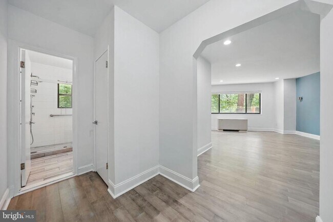 Foto del edificio - 3701 Connecticut Ave NW