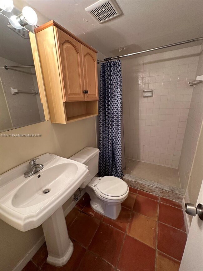 Foto del edificio - 600 NE 36th St