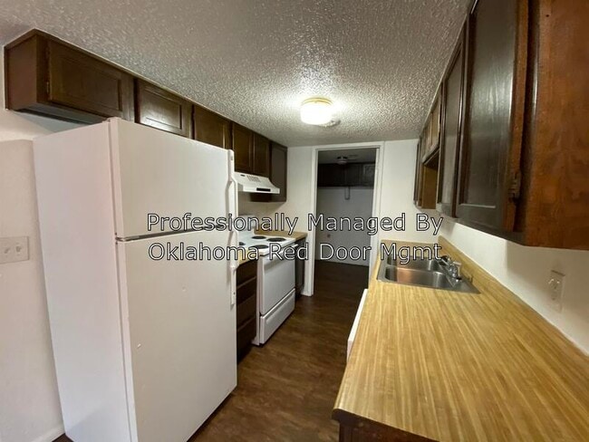 Building Photo - 1803 Beaumont Dr