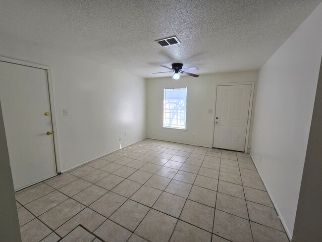 Building Photo - Section8 Accepted