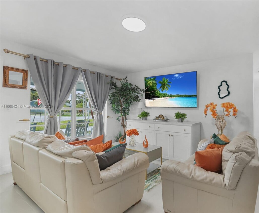 Foto principal - 3880 NW 5th St