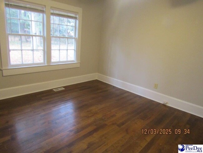 Foto del edificio - 511 Seneca Dr