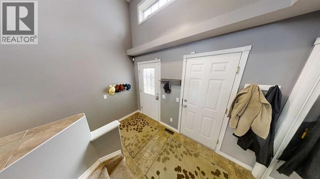 Building Photo - 9234-9115 115 Ave