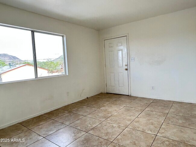 Foto del edificio - 1321 W Vogel Ave