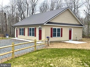 Building Photo - 8442 Blue Jay Meadows